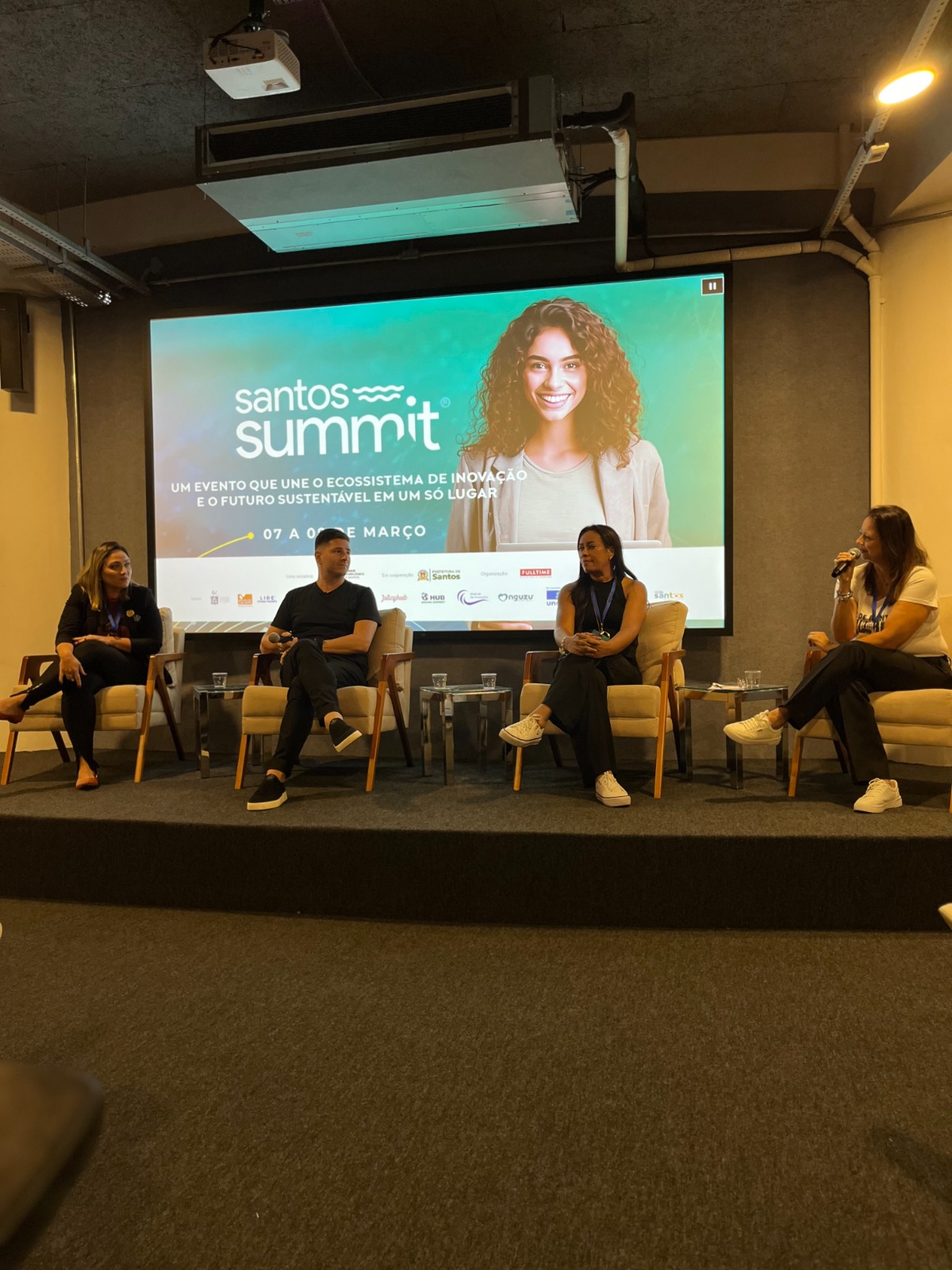 Painel no Santos Summit sobre ecossistema de inovação